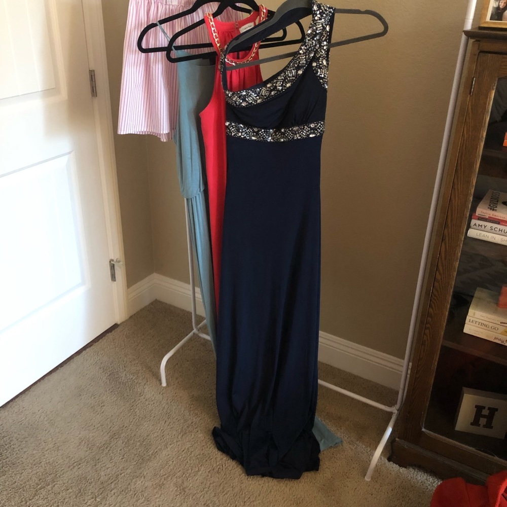 One shoulder gown ✨